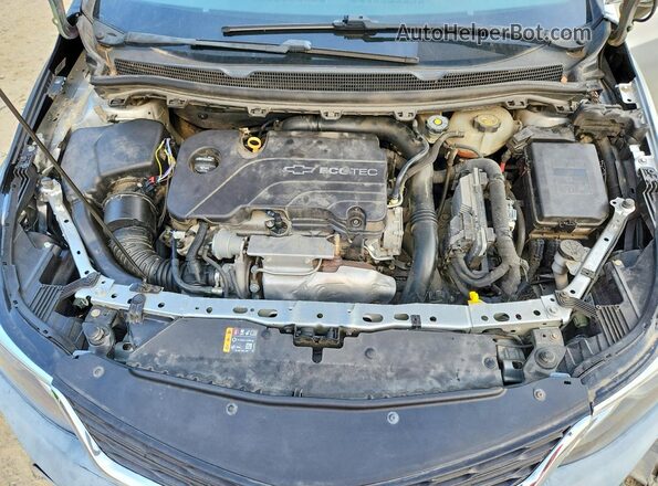 1G1BE5SM9J7117858 2018 CHEVROLET CRUZE Silver Widok komory silnika