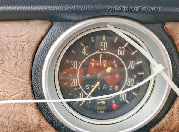 1102484133 1970 VOLKSWAGEN BEETLE White Սարքավորումների վահանակի տեսք