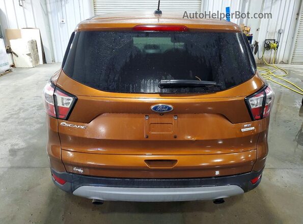 1FMCU0GD5HUC81867 2017 FORD ESCAPE Brown Widok wnętrza z przodu