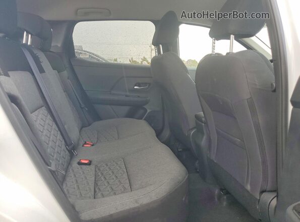 3N8AP6CE3TL380148 2026 NISSAN KICKS White Widok wnętrza z tyłu