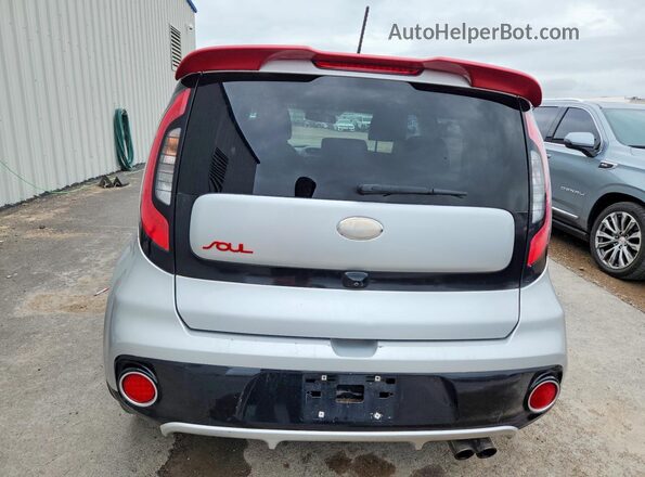KNDJX3AA8J7617003 2018 KIA SOUL Silver Սալոնի դիմացի տեսք