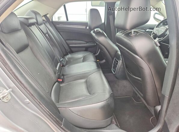 2C3CCAEG7JH194155 2018 CHRYSLER 300 Silver Вид задньої частини салону