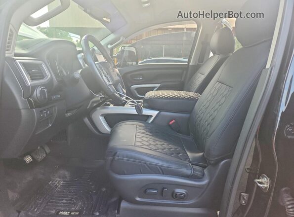 1N6BA1F44GN515860 2016 NISSAN TITAN Черный Вид панели приборов