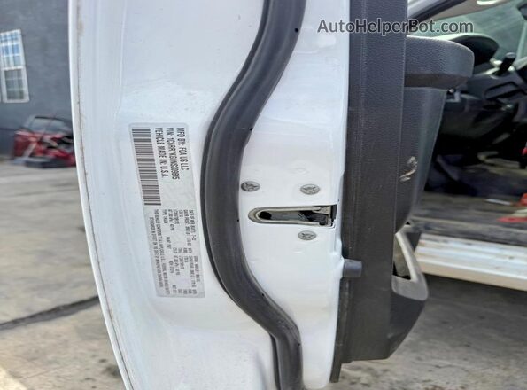 1C6RR7KG0NS209645 2022 RAM 1500 White Widok tylnych siedzeń