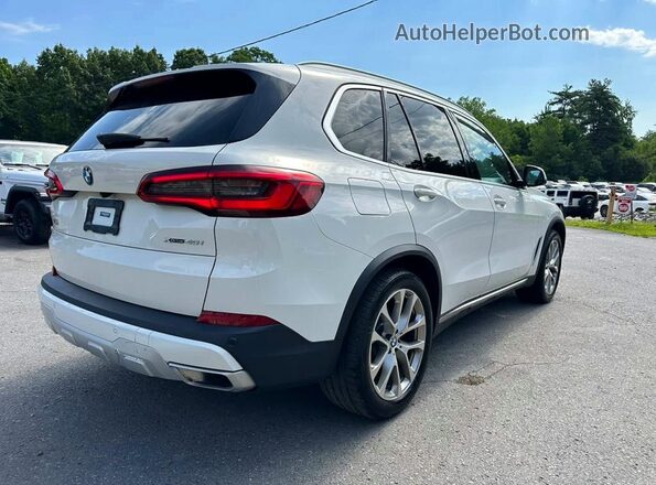 5UXCR6C00L9B84696 2020 BMW X5 White Front right
