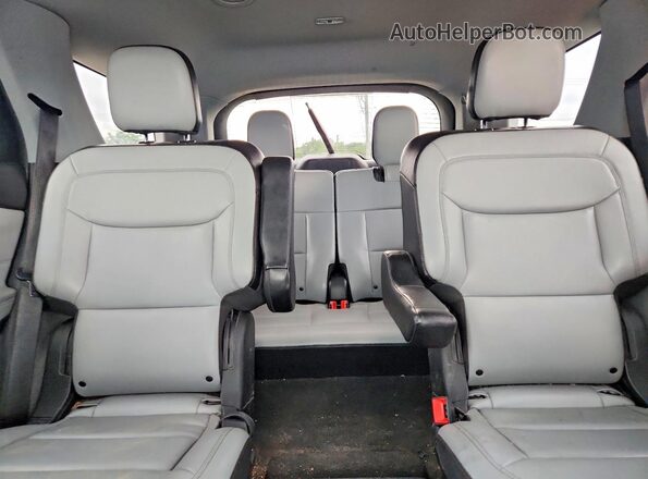 1FMSK8DHXMGA02641 2021 FORD EXPLORER White Widok wnętrza z tyłu