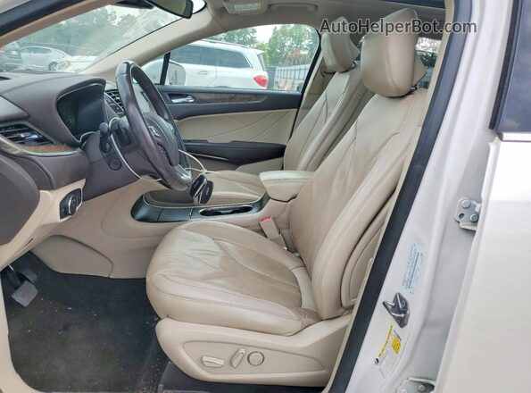 5LMCJ3C94KUL13319 2019 LINCOLN MKC Белый Вид панели приборов