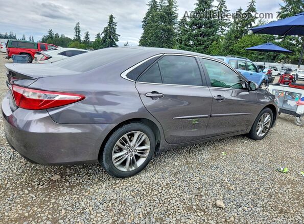 4T1BF1FK1HU767412 2017 TOYOTA CAMRY Серый Передняя правая четверть