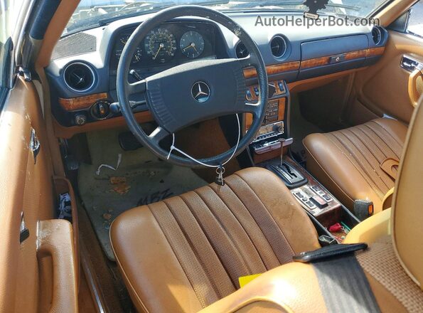 12315012003299 1979 MERCEDES-BENZ 300 Beige Вид панелі приладів