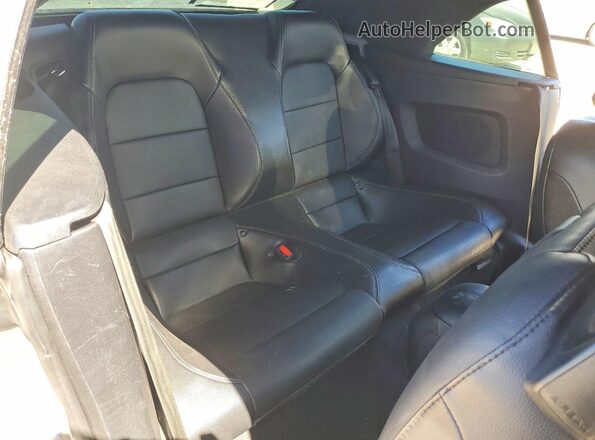 1FATP8UH3M5101698 2021 FORD MUSTANG Silver Vista interior trasera
