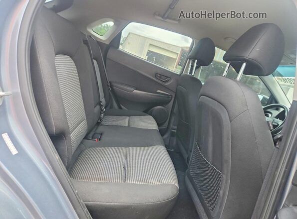 KM8K2CAA0JU143788 2018 HYUNDAI KONA Серебряный Вид задней части салона