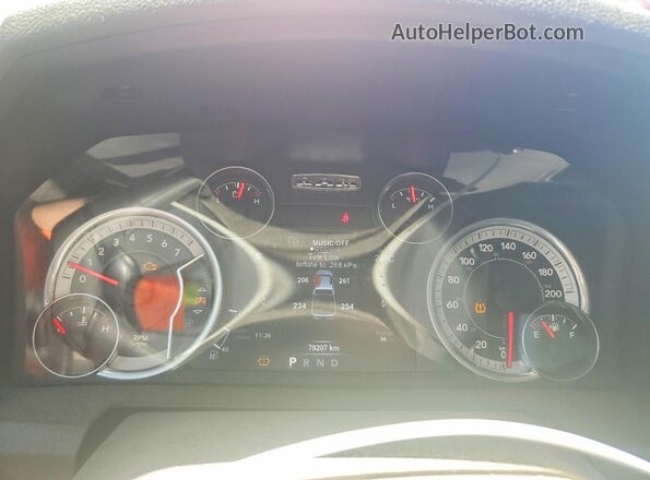 1C6RR7GT4JS214685 2018 RAM 1500 Бордовый Вид щитка приборов
