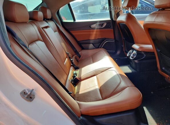 ZARFAMAN7K7622765 2019 ALFA ROMEO GIULIA White Vista interior trasera