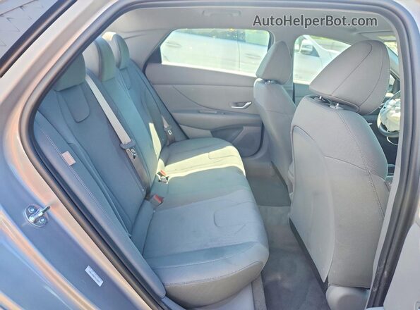 KMHLL4DG2TU115842 2026 HYUNDAI ELANTRA Silver Widok wnętrza z tyłu
