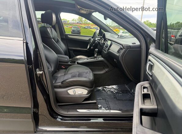 WP1AG2A51HLB56322 2017 PORSCHE MACAN Black Հետևի տեսք