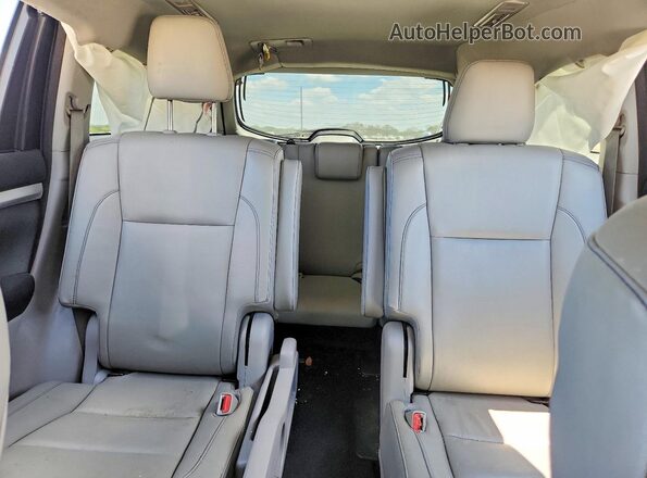 5TDKZRFHXJS549736 2018 TOYOTA HIGHLANDER Gray Rear interior view