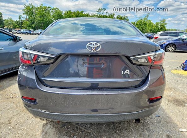 3MYDLBYV4JY305546 2018 TOYOTA YARIS Gray წინა სალონის ხედი