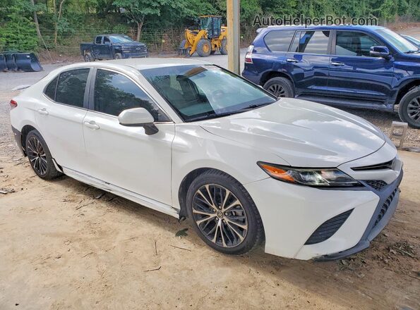 4T1B11HK2JU085785 2018 TOYOTA CAMRY White Front view