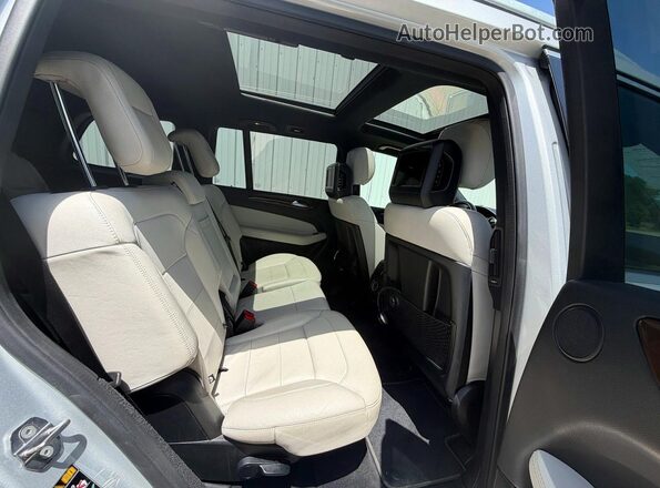 4JGDF6EE2JB172541 2018 MERCEDES-BENZ GLS Silver Front interior view