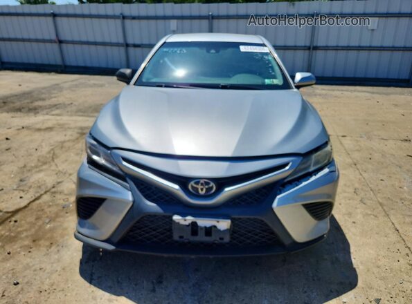 JTNB11HK9J3051459 2018 TOYOTA CAMRY Серебряный Вид сзади