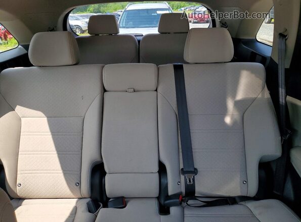 5XYPGDA30KG568904 2019 KIA SORENTO White Widok wnętrza z tyłu