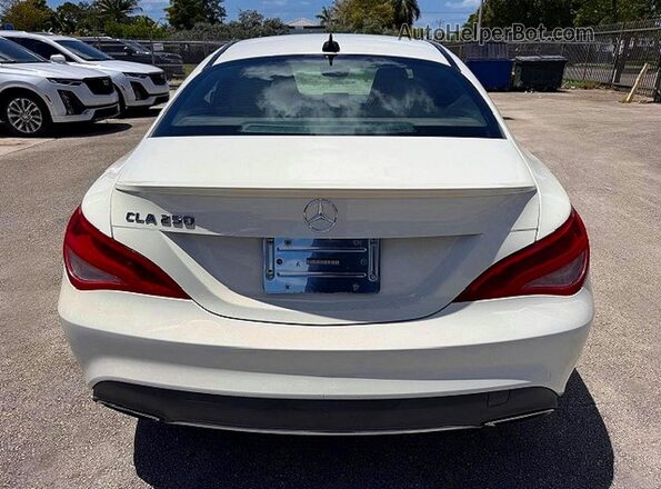 WDDSJ4EB0JN570193 2018 MERCEDES-BENZ CLA-CLASS White Vista interior delantera
