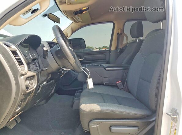 1C6SRFNT4KN662777 2019 RAM 1500 White Widok deski rozdzielczej