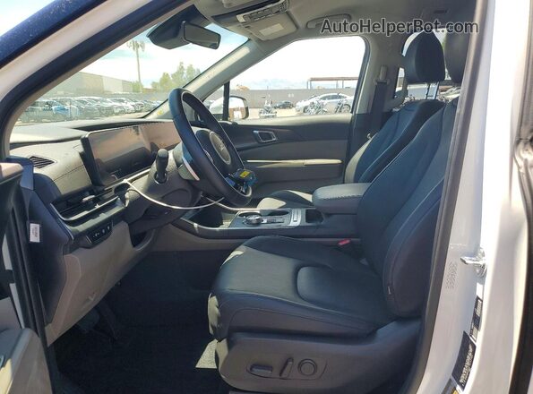 KNDNB5KA0T6137704 2026 KIA CARNIVAL White Widok deski rozdzielczej