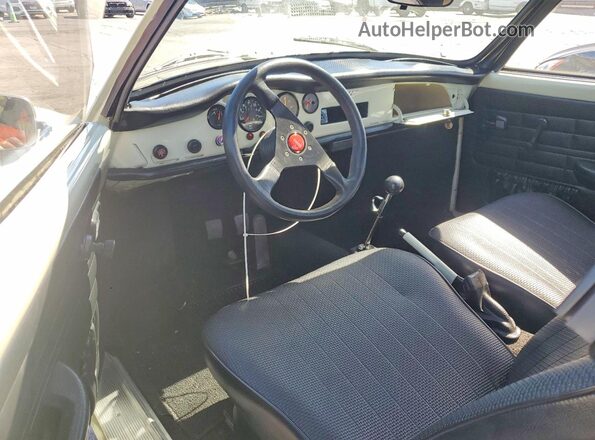 1402863664 1970 VOLKSWAGEN KARMANGHIA Бежевый Вид панели приборов