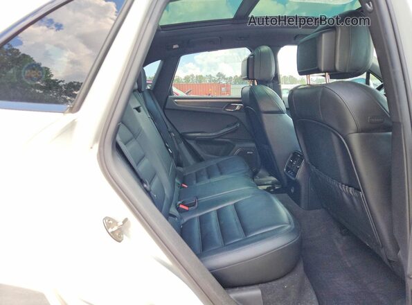 WP1AG2A5XJLB65008 2018 PORSCHE MACAN White Շարժիչի բաժամունքի տեսք