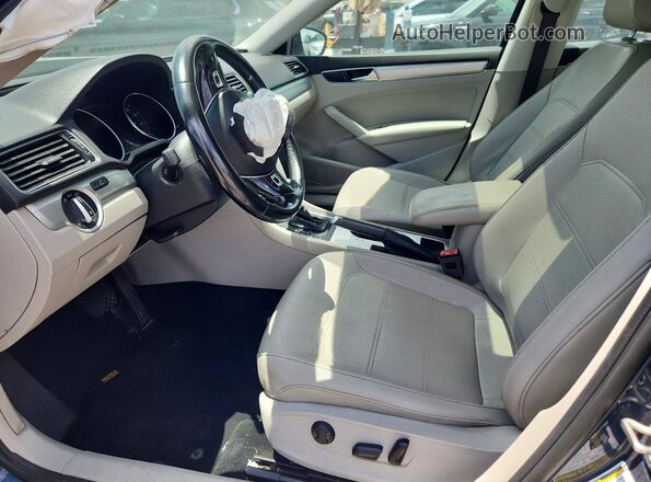 1VWLA7A38KC014254 2019 VOLKSWAGEN PASSAT Blue Вид панелі приладів