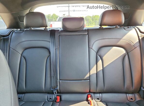 WA1JCCFS4JR007918 2018 AUDI Q3 Black Սալոնի հետևի տեսք