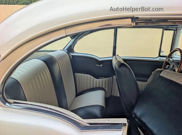 VC57K102611 1957 CHEVROLET BEL White Вид салону спереду