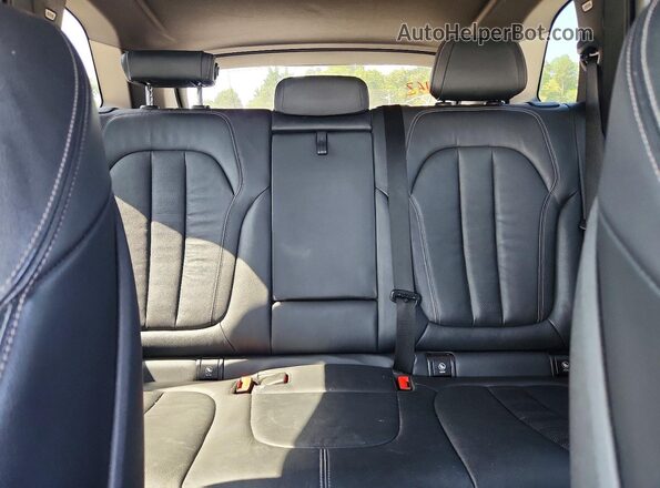 5UXCR6C01L9C31962 2020 BMW X5 White Widok wnętrza z tyłu