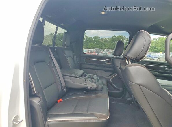3C6SRFJP8T4167910 2026 RAM 1500 White Widok wnętrza z tyłu