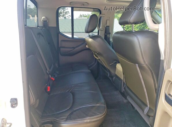 1N6AD0EV4JN758003 2018 NISSAN FRONTIER White Вид задньої частини салону