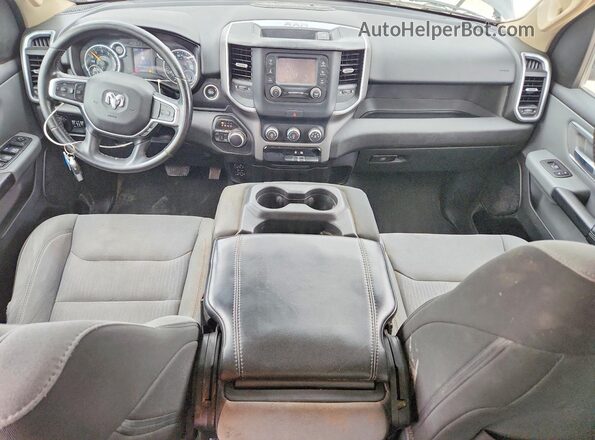 1C6SRFBT7KN832344 2019 RAM 1500 Gray ხელსაწყოთა პანელის ხედი