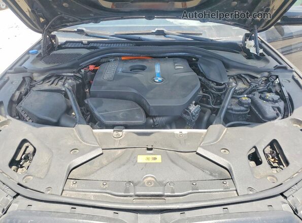 WBAJA9C53JB034370 2018 BMW 5 SERIES Black Vista del compartimento del motor