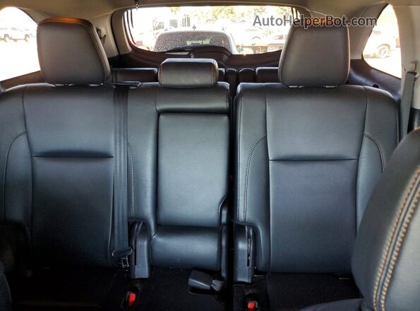 5TDJGRFH7JS050765 2018 TOYOTA HIGHLANDER Gray Rear interior view