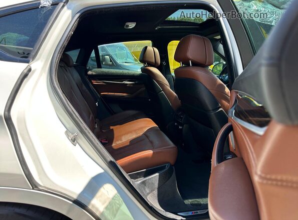 5UXKU6C59J0W38979 2018 BMW X6 White Rear seats view