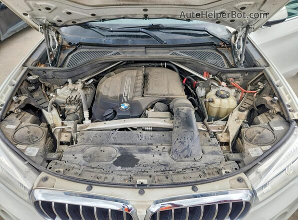 5UXKR2C53J0X10334 2018 BMW X5 White Widok komory silnika