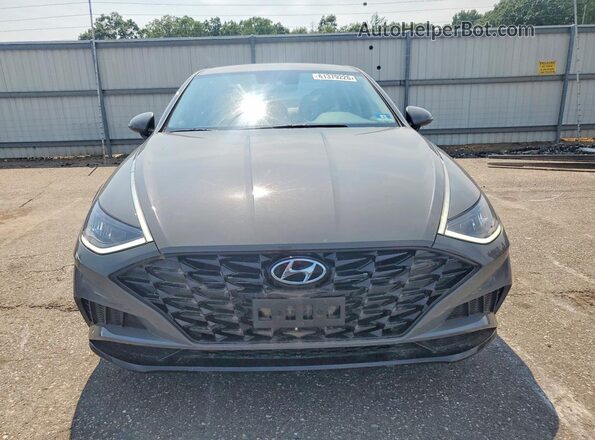 5NPEF4JA7LH060979 2020 HYUNDAI SONATA Gray Widok z tyłu