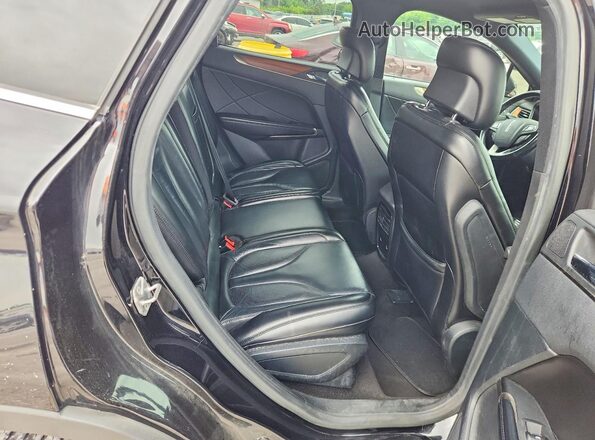 5LMCJ2C9XKUL08524 2019 LINCOLN MKC Black ძრავის განყოფილების ხედი