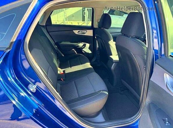 3KPF24AD4NE464503 2022 KIA FORTE Blue Vista del compartimento del motor