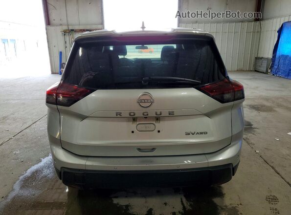 5N1BT3BB2RC692026 2024 NISSAN ROGUE Серебряный Вид салона спереди