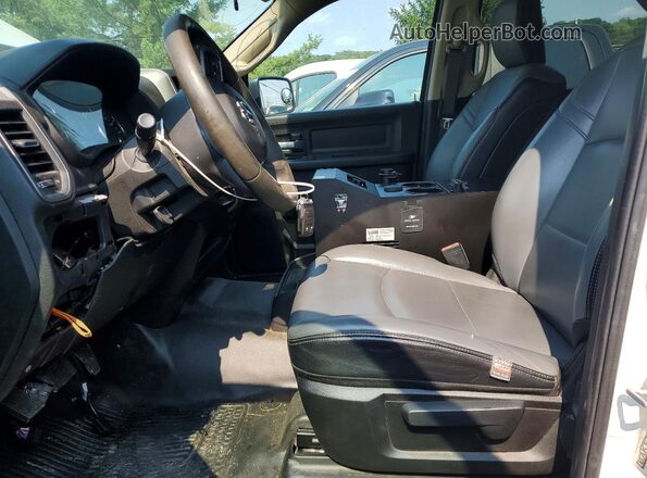 3C6UR5HJ3KG604147 2019 RAM 2500 White Dashboard view