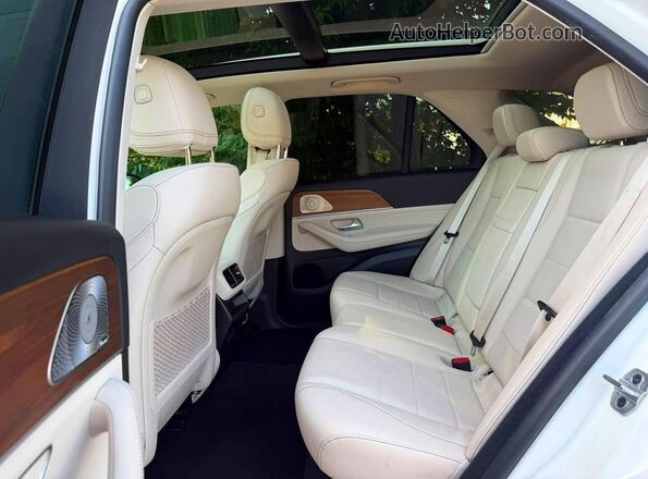 4JGFB4KB5NA694210 2022 MERCEDES-BENZ GLE White Widok tylnych siedzeń