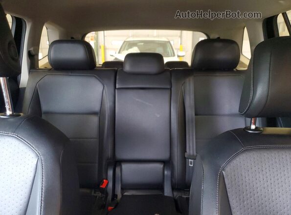 3VV3B7AX7JM106568 2018 VOLKSWAGEN TIGUAN Black Вид задньої частини салону