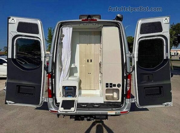 W1X4EBHY0NP484324 2022 MERCEDES-BENZ SPRINTER Silver Widok wnętrza z przodu