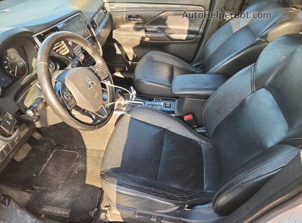 JA4AZ3A36KZ036188 2019 MITSUBISHI OUTLANDER Белый Вид панели приборов